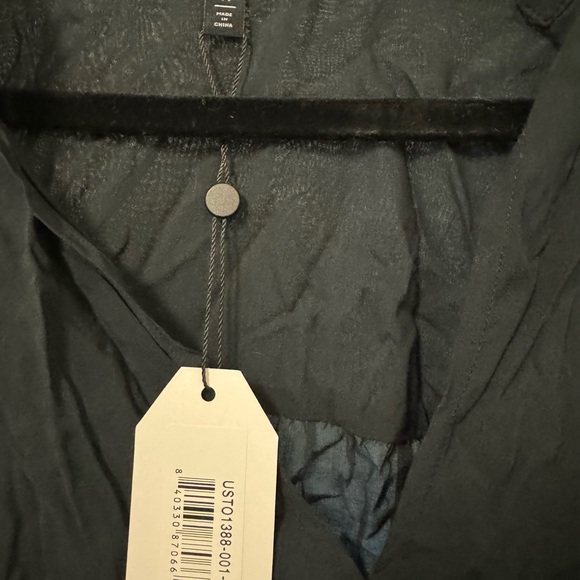 Dress shirt that ties in the front - Picture 3 of 3